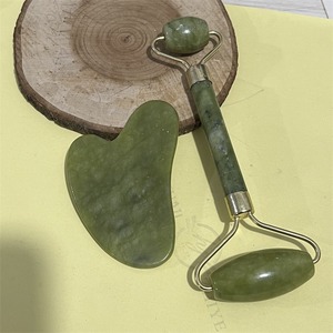 2-in-1 yüz doğal Gua Sha bakım aracı yüz masajı gugutaş kiti güzellik Spa masaj aleti estetisyen yeşil yeşim silindir seti - Product Image 6