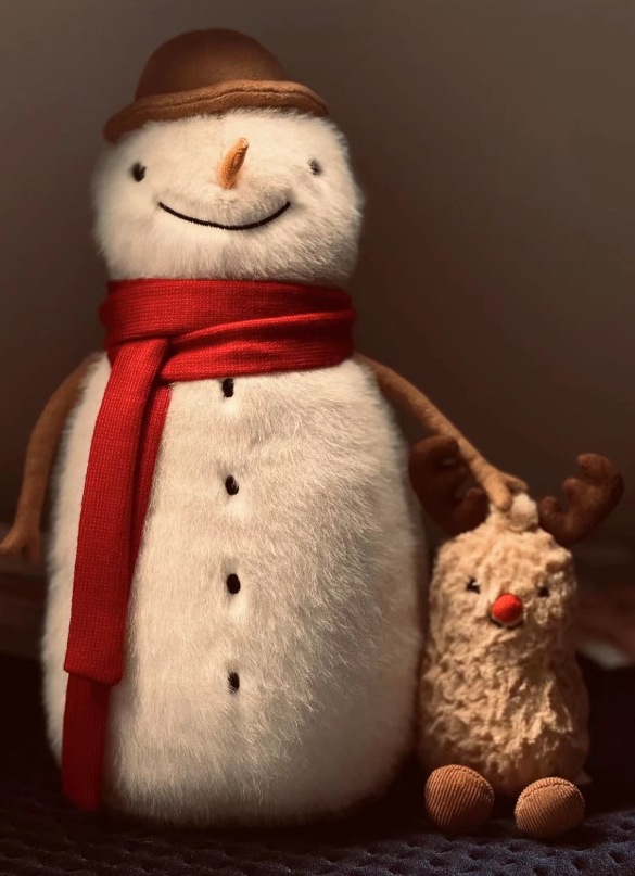 Límite navideño, muñeco de nieve con bufanda roja.