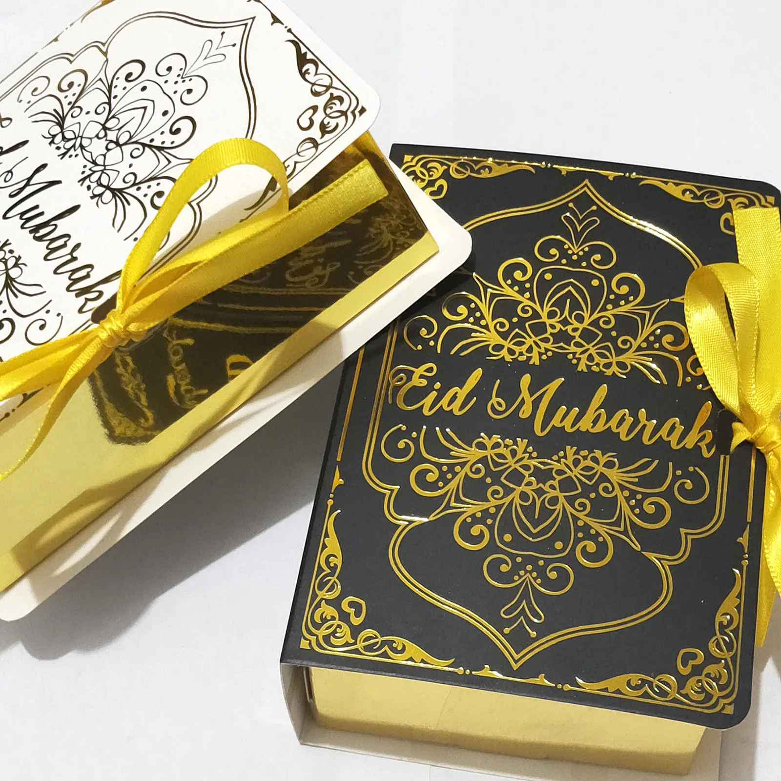 กล่องของขวัญกระดาษฟอยล์สำหรับมุสลิมพร้อมริบบิ้นสีทองกล่องของขวัญทรงหนังสือสุดสร้างสรรค์