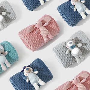 Hızlı kargo yeni doğan hediye polka dot yumuşak polar minky bebek battaniyesi peluş oyuncaklar