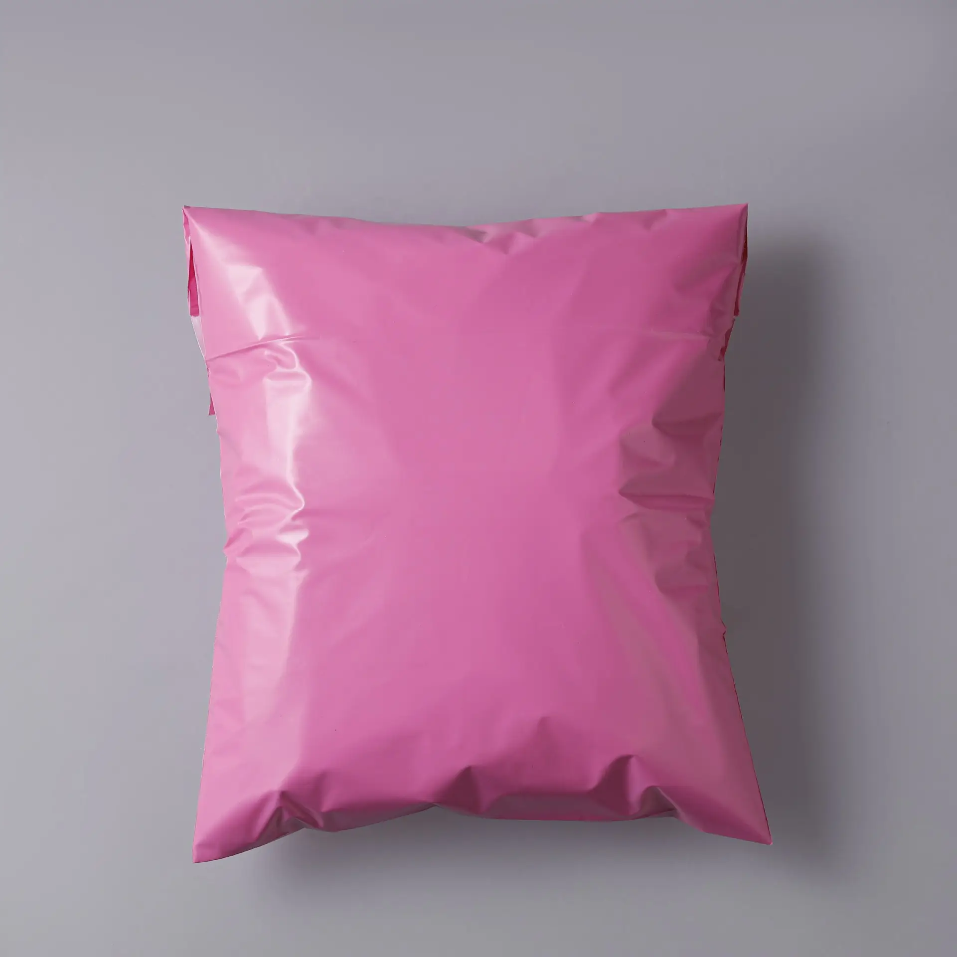 Logo kustom PolyMailer dicetak poli kemasan pakaian pengiriman amplop plastik pengiriman kurir merah muda surat poli