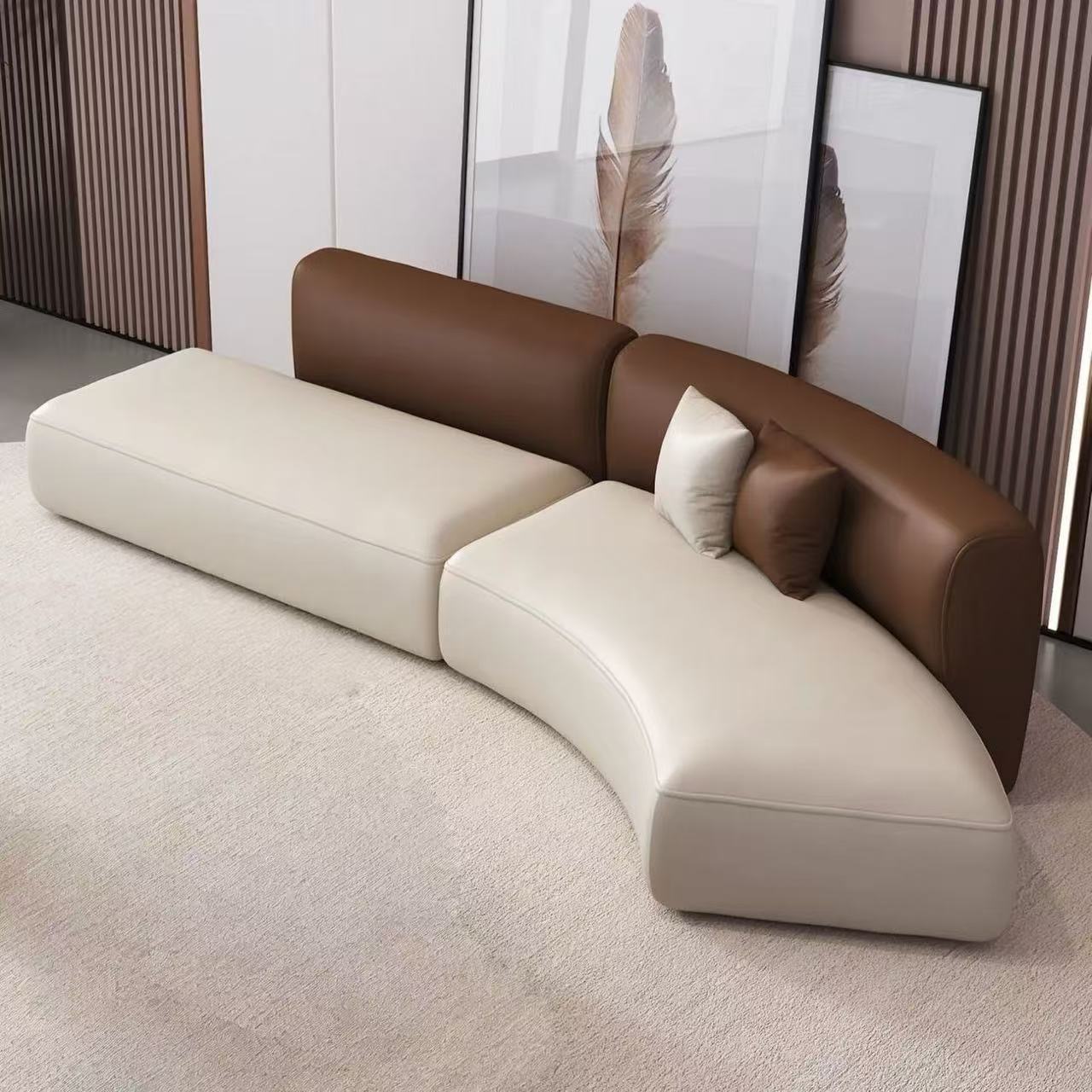 Sofá semicircular, piel tecnológica, marrón y beige.
