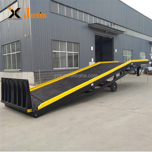 Warehouse Hydraulic <strong>Loading</strong> <strong>and</strong> <strong>Unloading</strong> <strong>Platform</strong> Mobile Forklift Ramp Bridge Mobile Boarding Bridge - Product Image 5