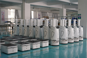 2024 cameriere <span class=keywords><strong>Robot</strong></span> Hotel fornitore intelligente di controllo remoto ristorante consegna autonoma cibo che serve parlante Go Lift <span class=keywords><strong>Robot</strong></span>