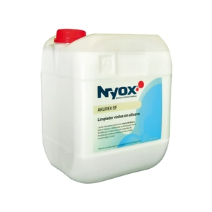 NYOX AKUREX SF liquido altamente concentrato e privo di silicone per la pulizia e la lucidatura delle materie plastiche negli interni dei veicoli. - Product Image 1