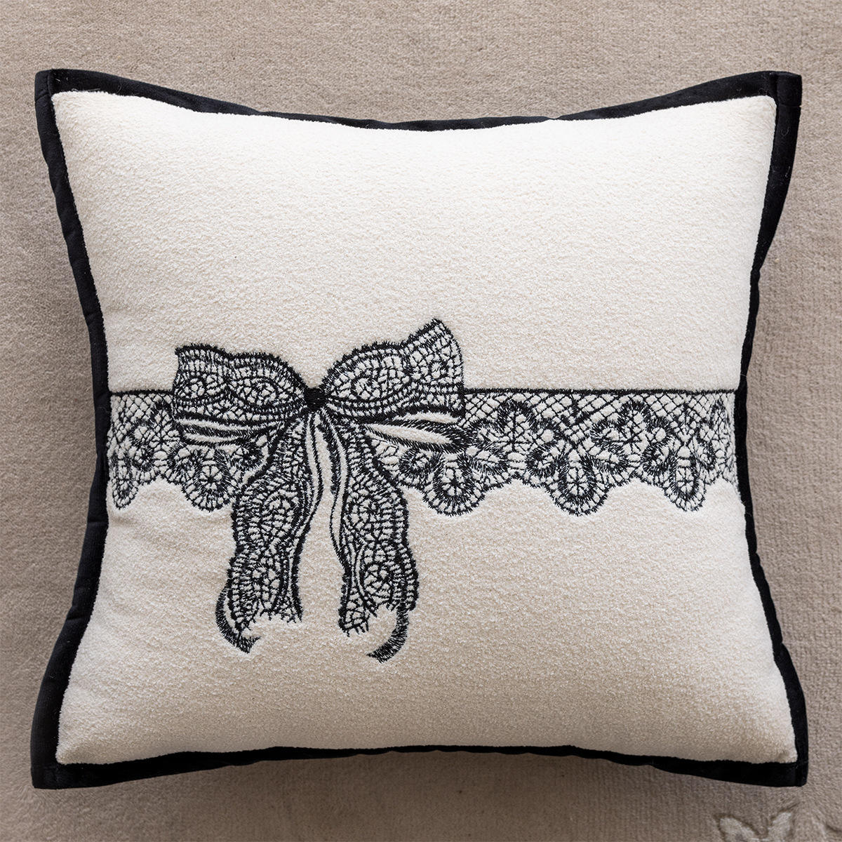 ผูกโบว์สีขาว