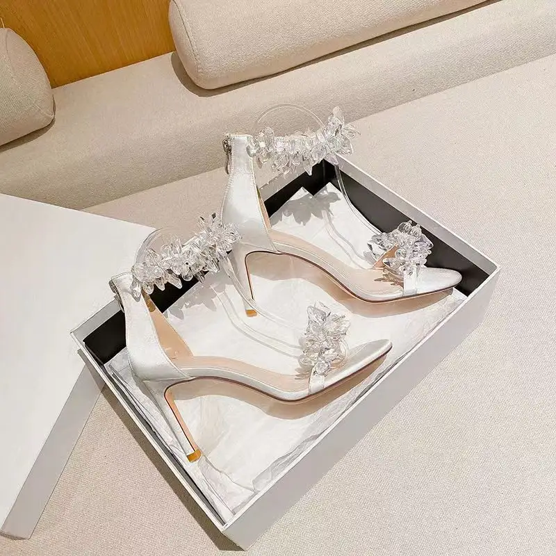 Sapatos de noiva de salto alto luxuosos com strass branco sandálias de salto fino para mulheres sandálias leves de verão ao ar livre