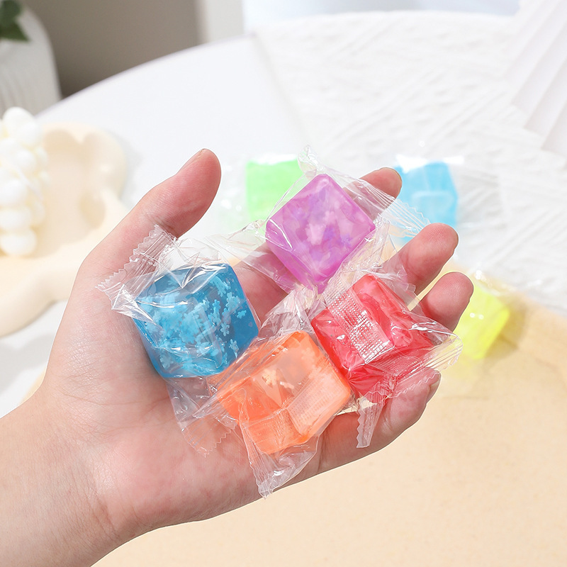 3cm snowflake malt candy squishy toy
