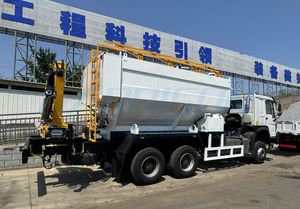 סינוטרוק הובו משאית אנפו מערבל חומרי נפץ מערבל הטאק עם מנוף - Product Image 4