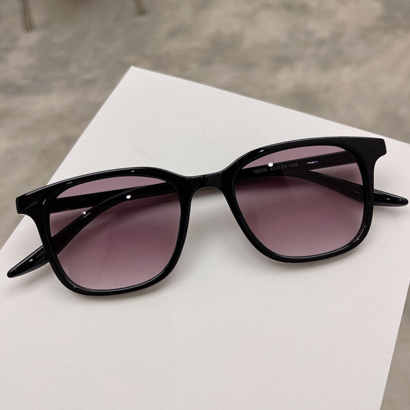 Black-frame gradient gray lenses