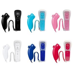 Mando a distancia y mando Nunchuck sin función de movimiento con cubierta de silicona y correa - Product Image 1