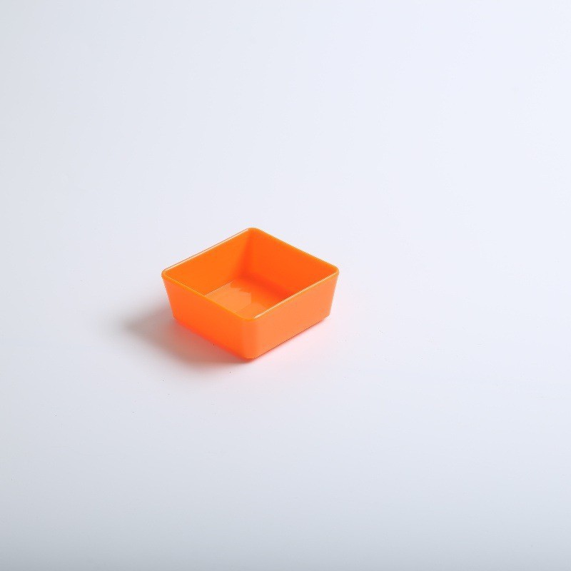 Single-compartment dish (orange) made of food-grade PP material
