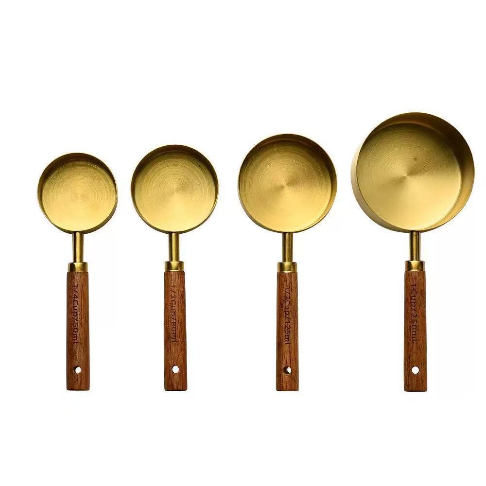 Ensemble de 4 tasses à mesurer dorées