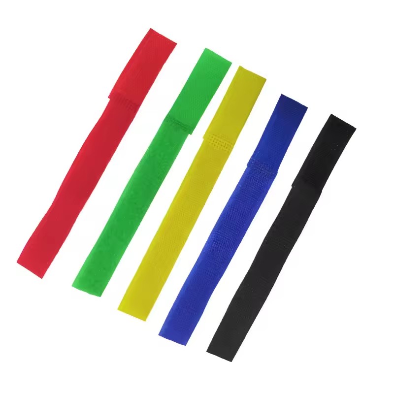 Rouge, bleu, jaune, vert, noir