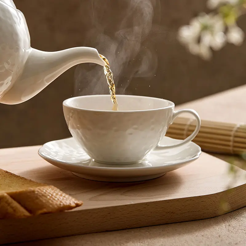 Özel Logo beyaz seramik Espresso bardakları ve altlık takım Mini promosyon Cafe Latte çay Cappuccino kahve seramik kap seti