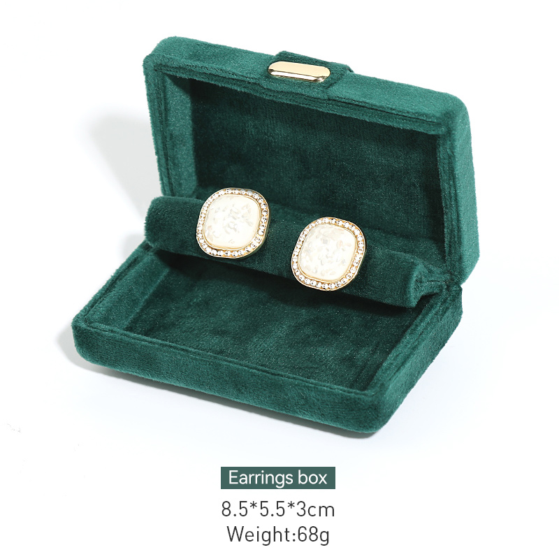 Boîte de boucle d'oreille vert