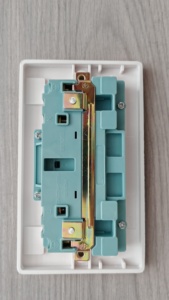 BG Series 146 Estándar británico Doble posición 13A Enchufe de madera de goma multifuncional con interruptor