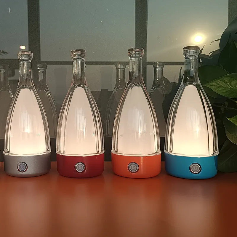 Mới hiện đại sáng tạo chai rượu thủy tinh đèn bàn ba màu cảm ứng mờ trang trí nội thất Đèn bàn