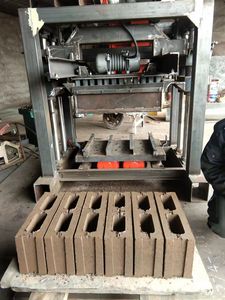 Máquina de construcción pequeña económica y práctica, máquina de bloques semiautomática, máquinas para hacer ladrillos - Product Image 6