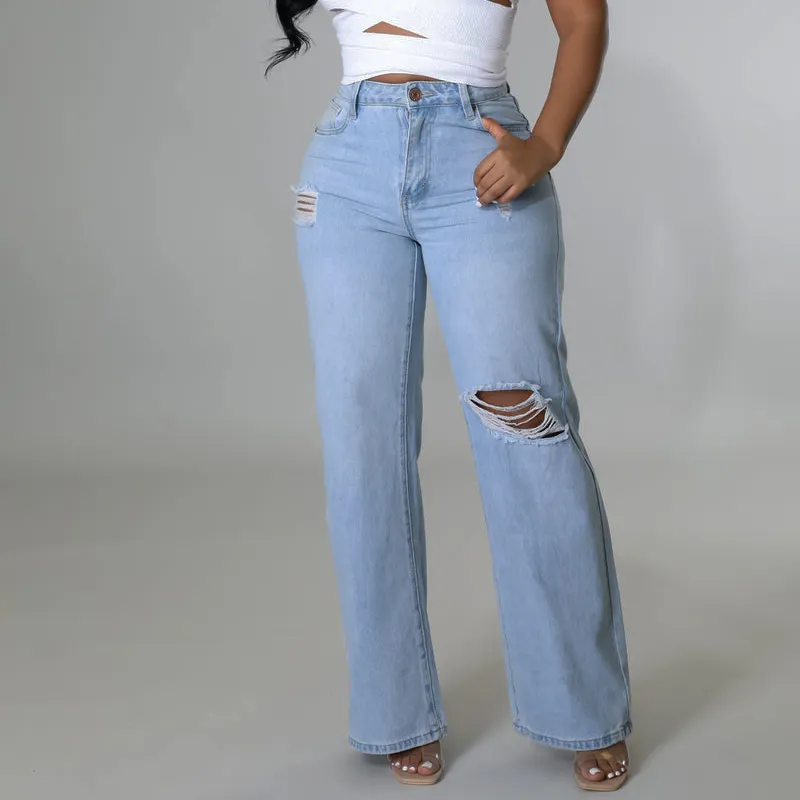 أحدث صيحات بيع بالجملة سراويل جينز أوروبية بأرجل واسعة على شكل جرس للسيدات سراويل جينز نسائية من قماش الدنيم ملائمة لفصل الربيع