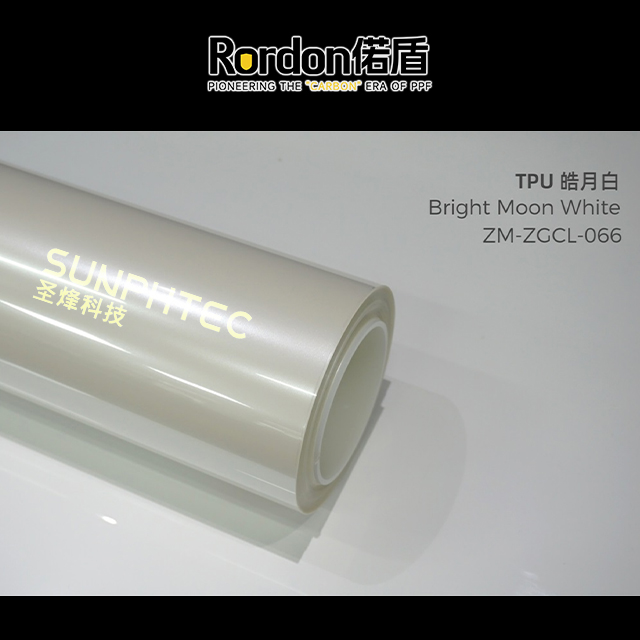 Lune brillante blanche