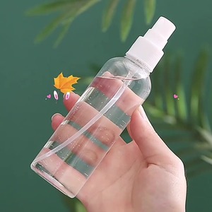 Fabrika ücretsiz örnek temizle parlak 30 50 100 Ml parfüm örnek erkek plastik sprey şişeleri ile erkekler için plastik kapak