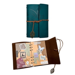 Benutzer definiertes Logo A6 Dreifach gefaltetes Reise-Notizbuch-Geschenkset Bedruckte, leder gebundene DIY-Tagebücher mit 100 Loseblatt-Innenseiten und Seil