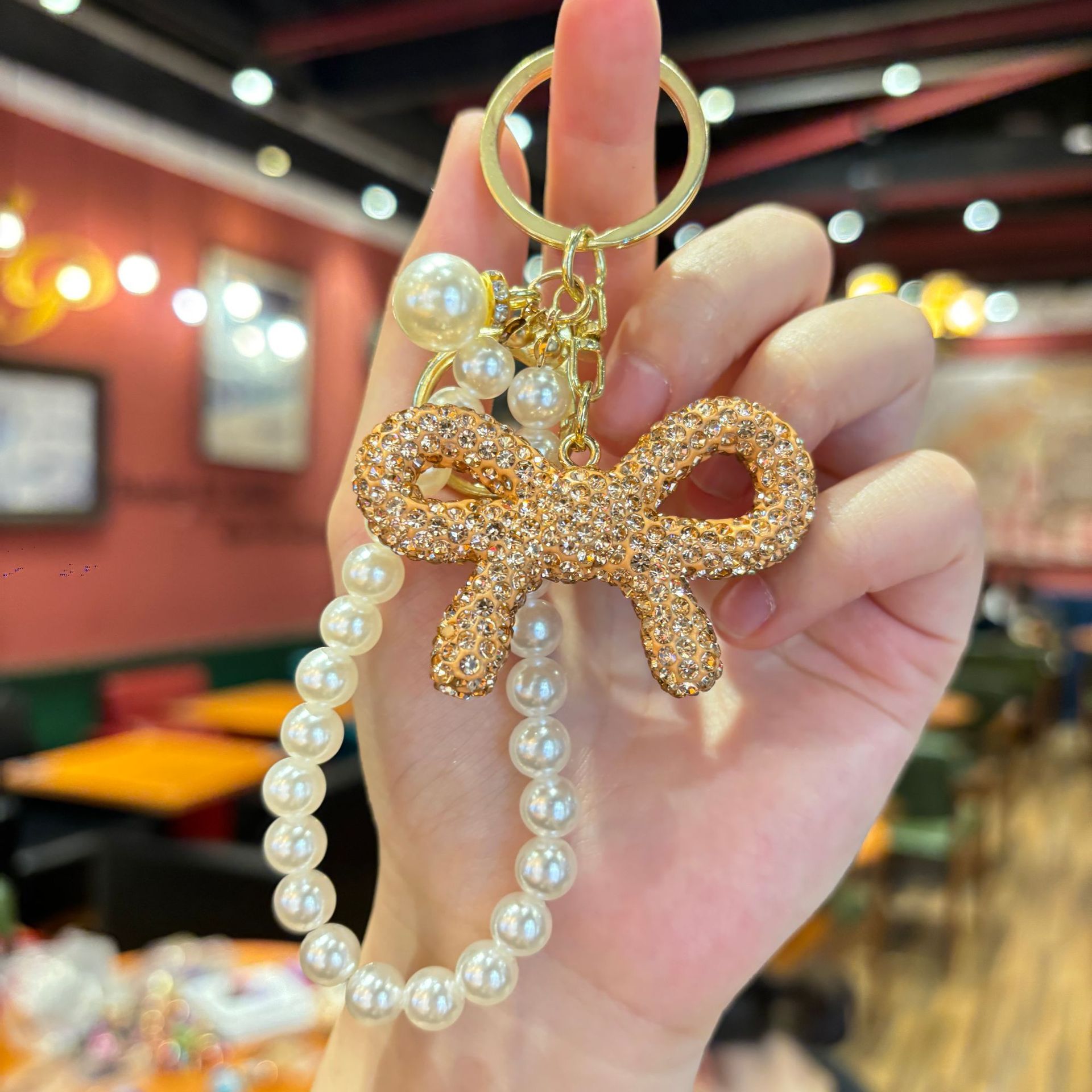 2. Lazo de cinta con cadena de perlas - Champagne