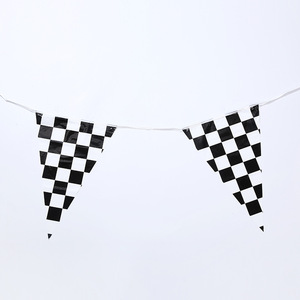 Precio bajo Banderín de poliéster de alta calidad Triángulo Rejilla en blanco y negro Banderín Bandera para la competición de carreras - Product Image 3