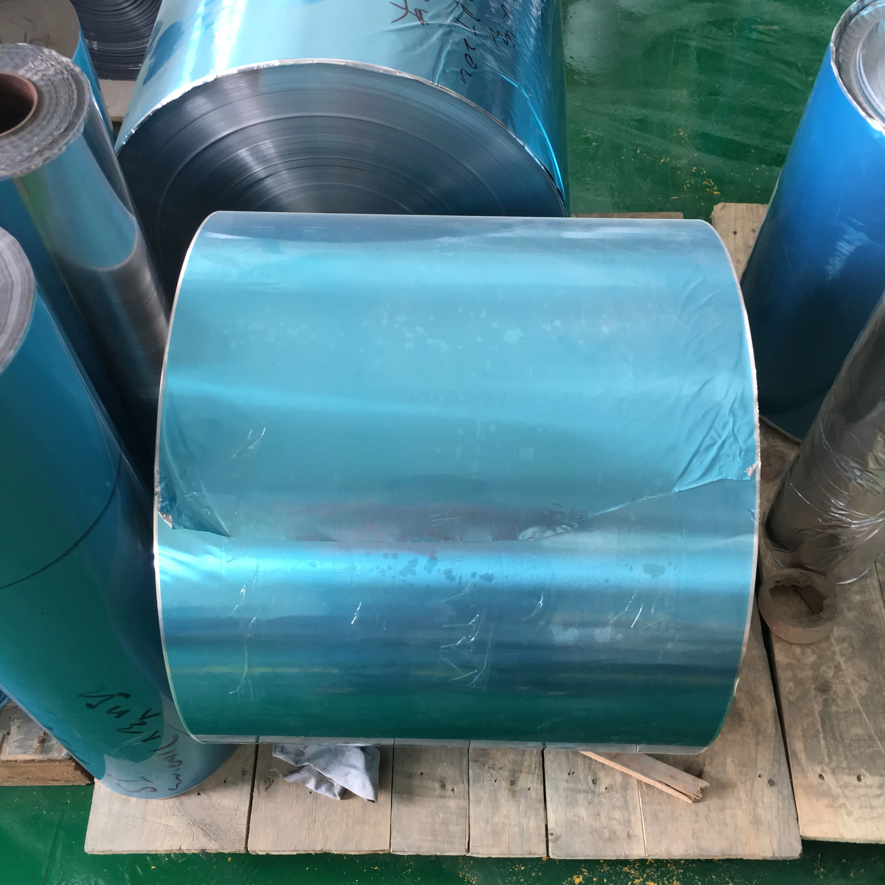 Factory whole sale Aluminum mylar laminates jumbo roll customized thickness for cable shielding with different colors