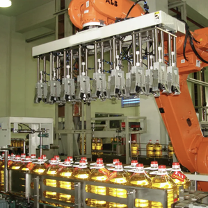 Sistema automatico pallettizzatore robot per olio/acqua con piastra di base/recinzione/distributore di pallet/dispositivo di posizionamento della scheda/trasportatore - Product Image 6