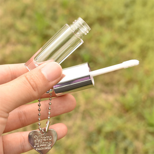 Tùy Chỉnh Son Bóng Ống 2.5Ml Có Thể Tái Chế Hình Tròn Bạc Rỗng <span class=keywords><strong>Lip</strong></span> <span class=keywords><strong>Gloss</strong></span> Container Với Tình Yêu Hình Dạng Nắp Và Mặt Dây Chuyền - Product Image 4