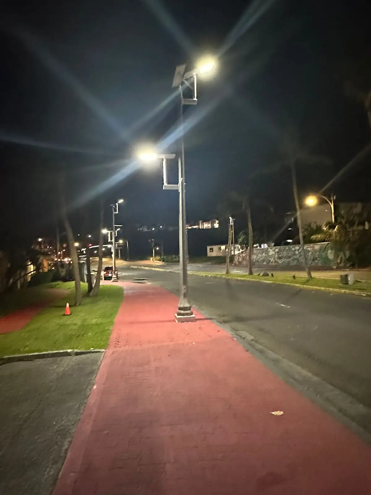 Ip65 daya tinggi luar ruangan daya penuh bekerja 12 jam 60W 80W 100W 150W semua dalam satu lampu jalan surya