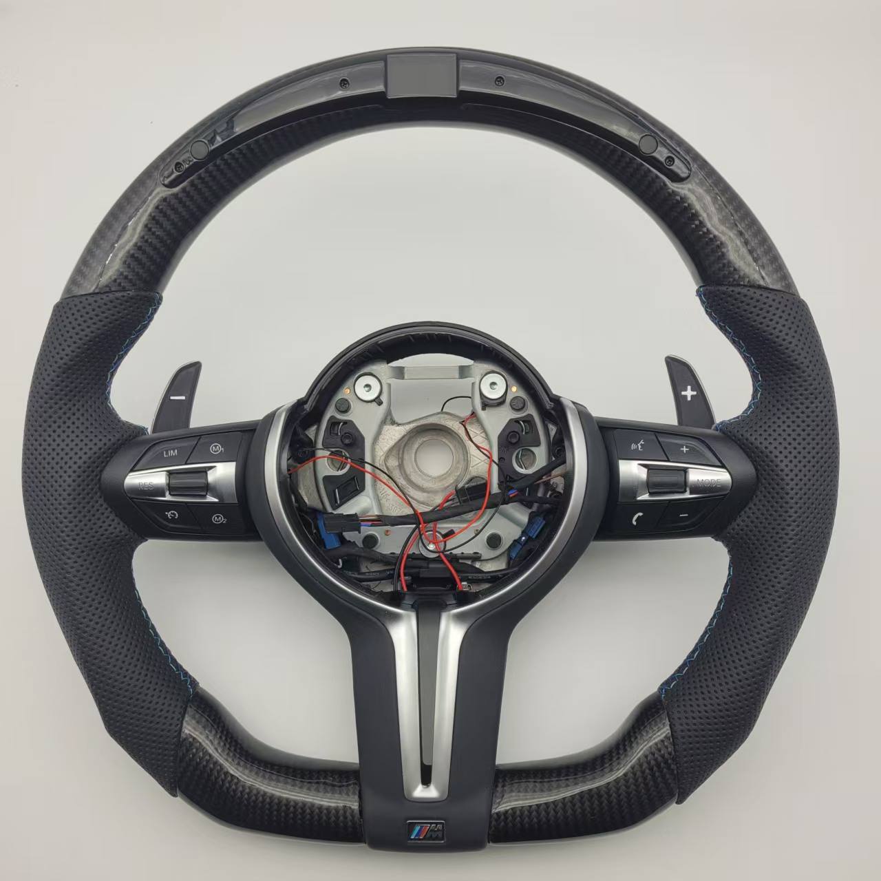 คาร์บอนไฟเบอร์ + หนังพรุน + LED