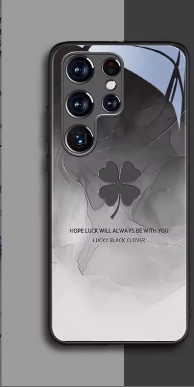 Trèfle à quatre feuilles tacheté de noir