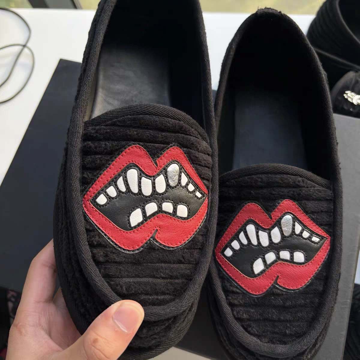 Noir/Sonrisa de lèvres rouges