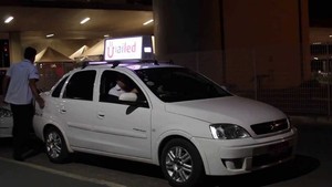 Programmier barer P2.5 P5 LED-Außen bildschirm für Auto-Top-Werbung 3G 4G Wifi für U-Bahnen Flughäfen Taxi Dach-Display SDK - Product Image 5
