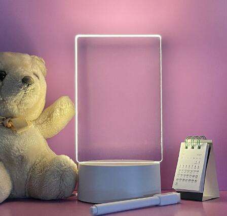 Base ronde blanc chaud avec plaque acrylique vierge.