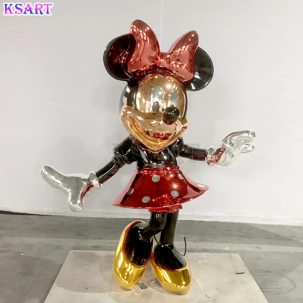 La sculpture populaire galvanisée Minnie Mouse accueille l'animal de dessin animé sur le thème du film avec des sculptures en fibre de verre