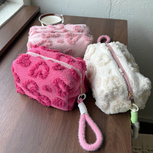 批发方形可爱时尚爱心软化妆包女童毛囊带柄花标志女童离合器毛巾化妆包
