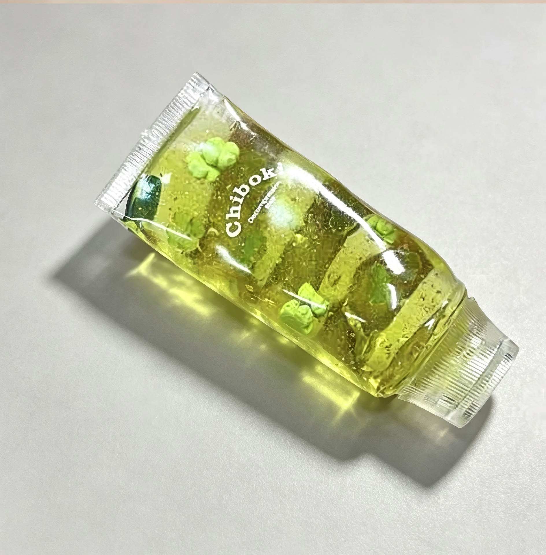 Pincez le dentifrice à quatre feuilles de clou de girofle
