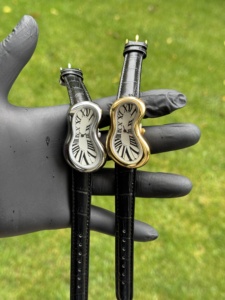 עיצוב טוויסט נמס חדש עיצוב קוורץ wristwatch roman ספרות מופשטת ועיצוב מעוותת שעון התכה מעוגל - Product Image 3