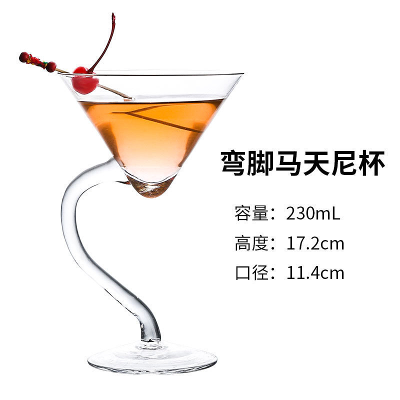Copa de martini de 230 ml con base curva.
