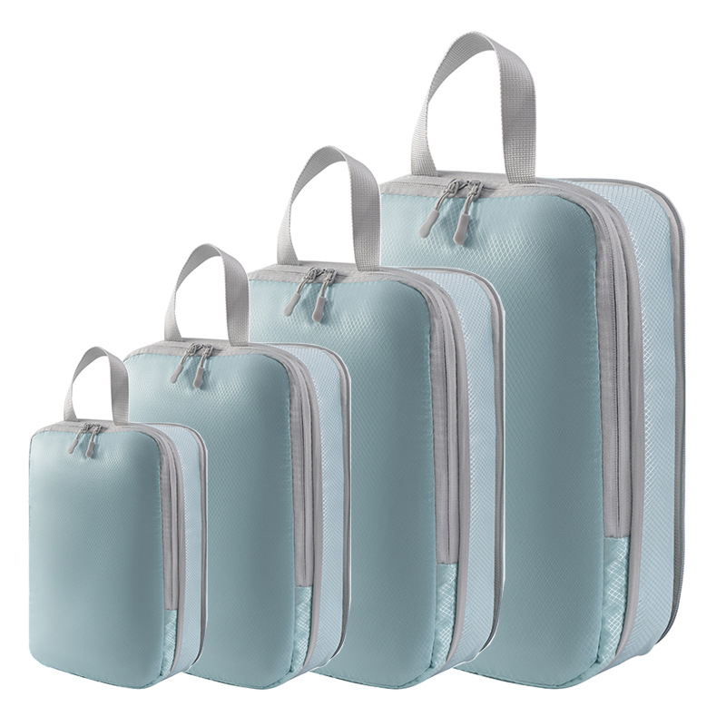 Conjunto azul de cuatro piezas.