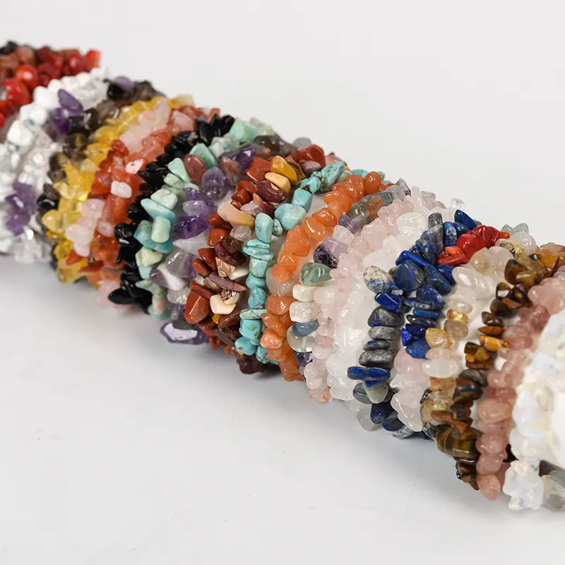 Nuove donne di moda fatte a mano in pietra naturale colorata guarigione ghiaia scheggiata 7 Chakra braccialetto di Chip di cristallo per le ragazze