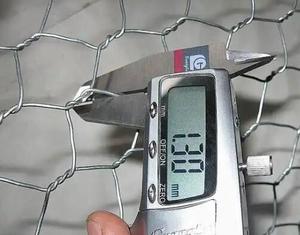 Werkseitig Sechseckiges PVC-beschichtetes Draht geflecht Verzinkte Sechs kant draht geflecht Geflügel netz Sechs kant rolle - Product Image 6
