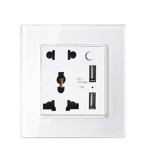 带双 USB 的通用 5 针电源插座插座 - Product Image 1
