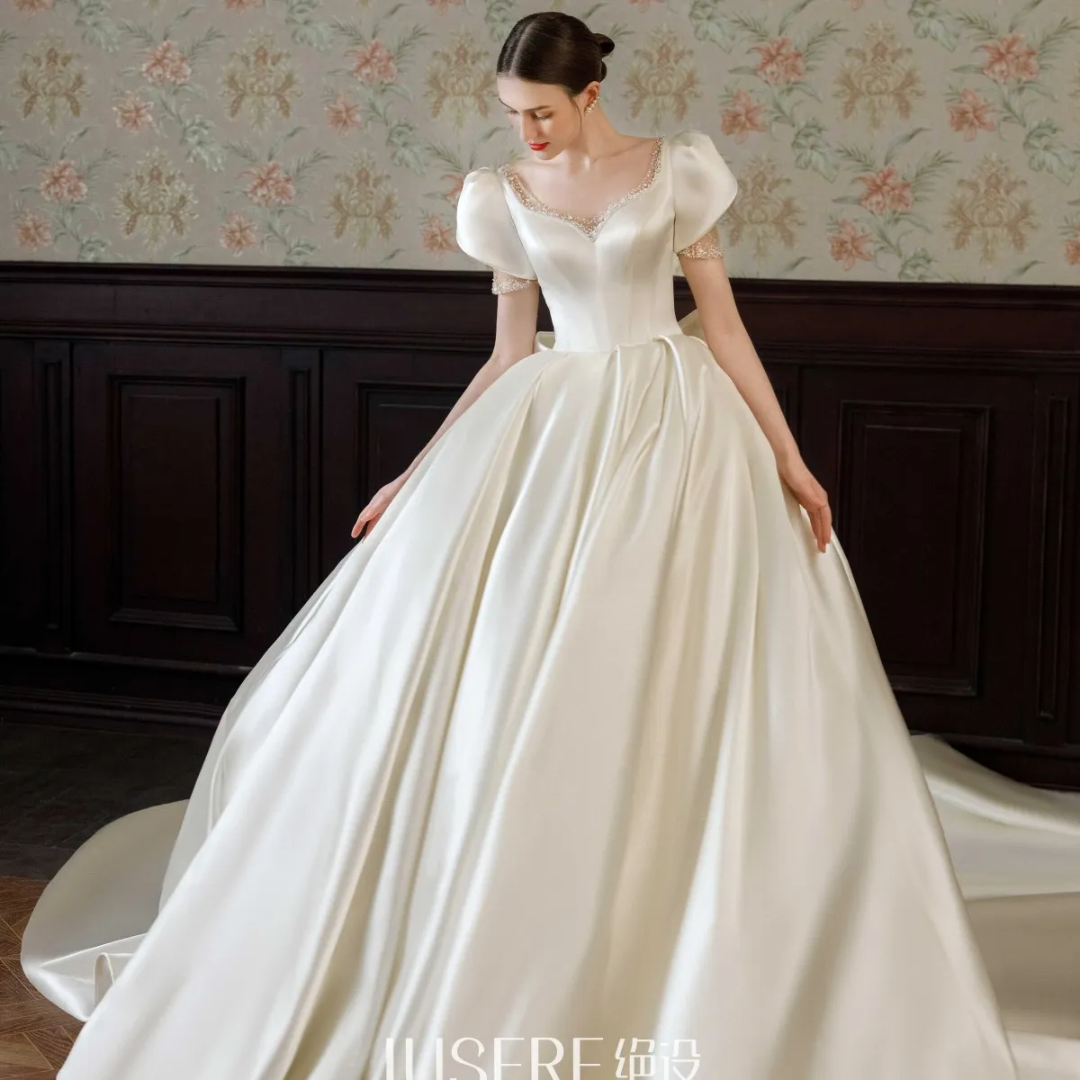 2023 nueva colección Beige satén vestido de novia Simple manga corta princesa vestidos de novia con hermoso lazo grande vestido de novia