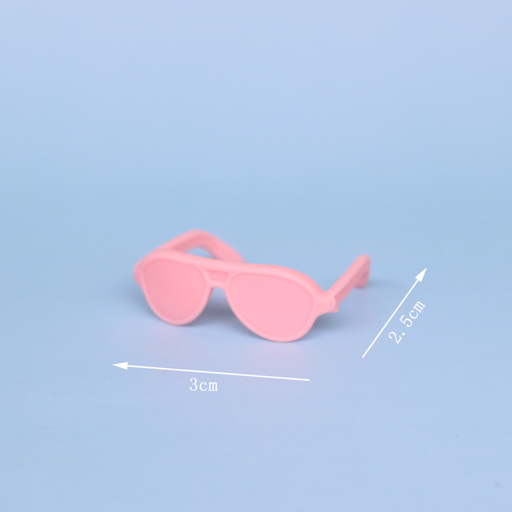 Rosa claro, gafas de sol.