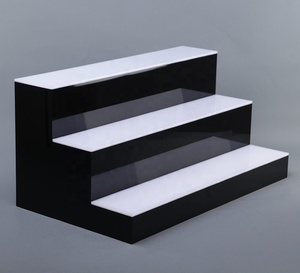 Aceptamos exhibición acrílica de mesa personalizada de alta calidad, estante de exhibición de licor de múltiples capas con Led
